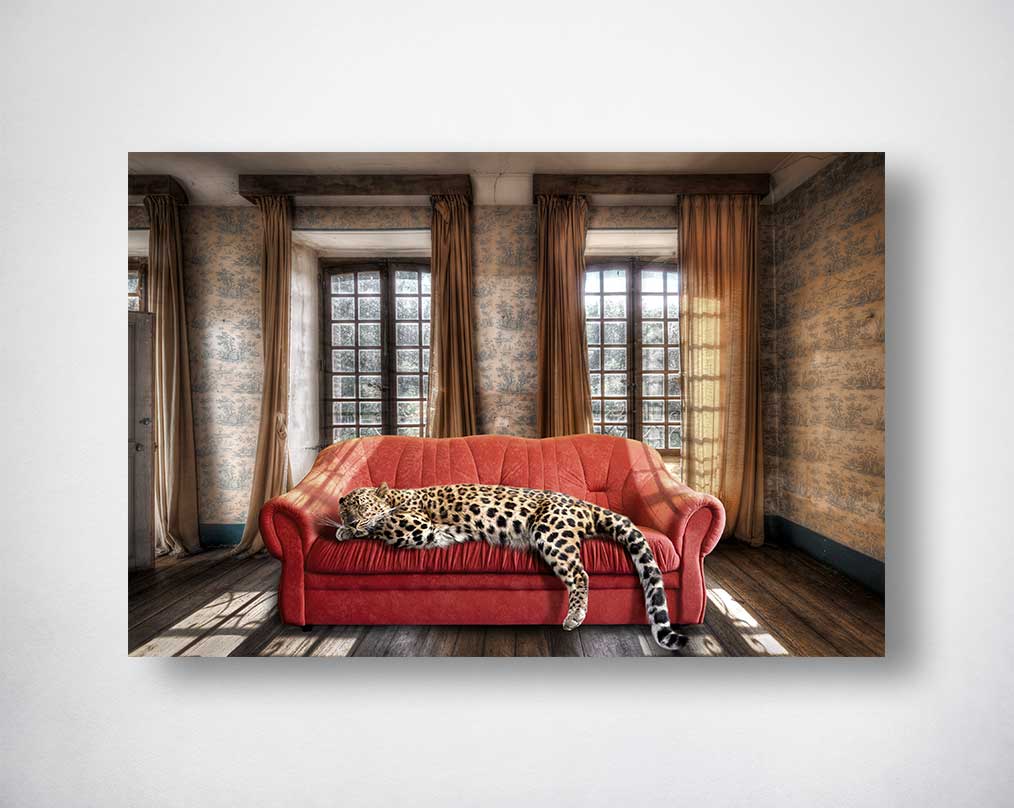 Tempered glass art with gold foil is perfect to compliment & enhance any contemporary setting.