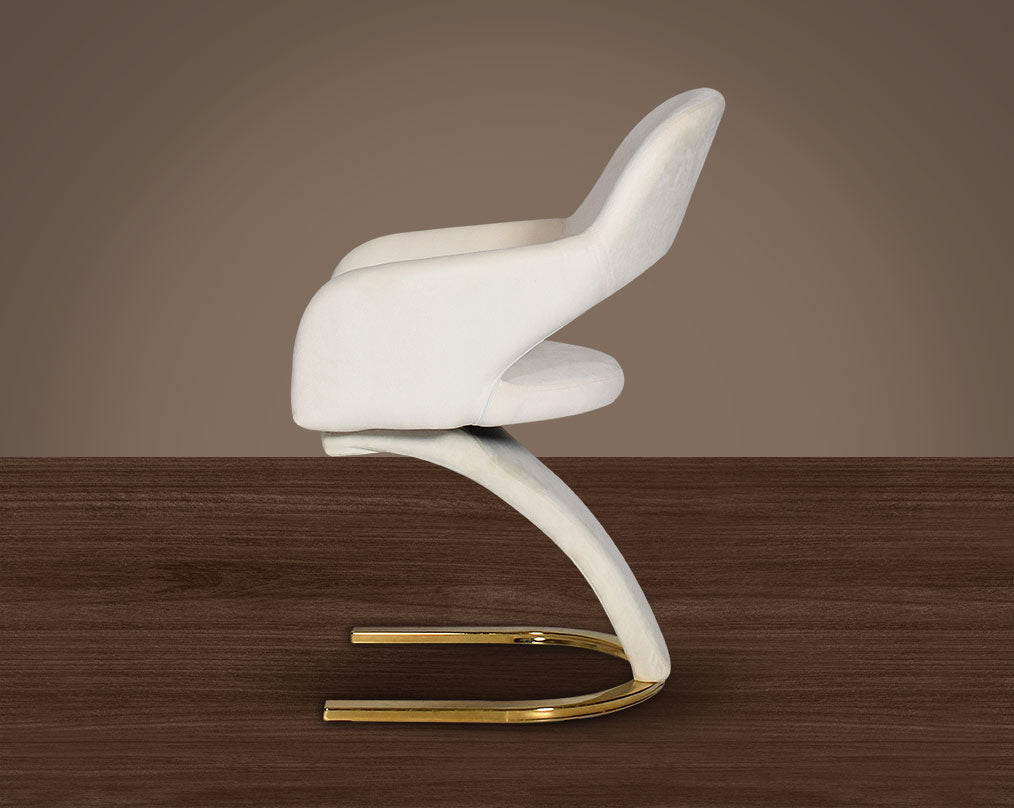 This dining chair features an extraordinary design with a backrest and a cushioned seat upholstered in velvet. It has a horseshoe motif gold plated metal base which adds a modern glamorous look to any space