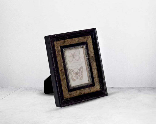  Photo frame in wood with decorative border in classic design.