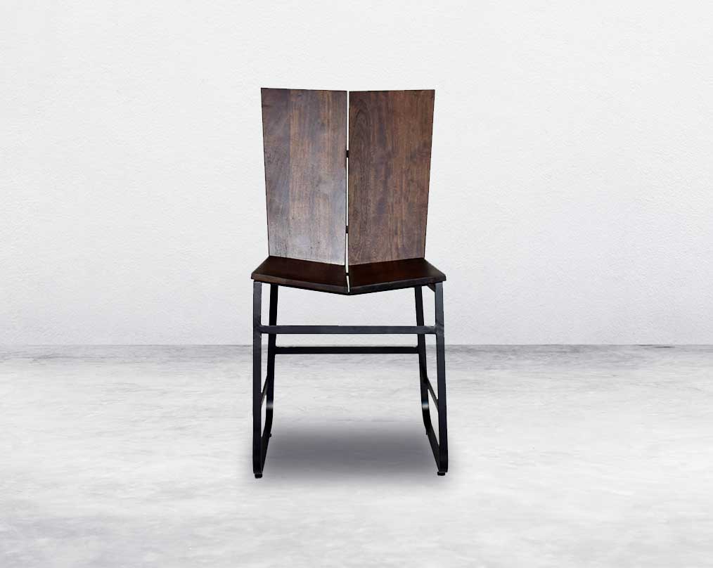 This dynamic dining chair features clean lines which mimic those of a contemporary design.