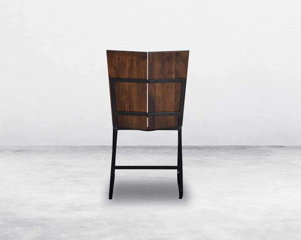 This dynamic dining chair features clean lines which mimic those of a contemporary design.