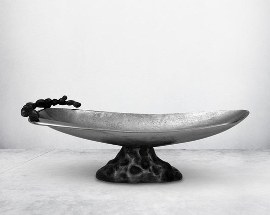 This oval aluminium bowl finished in nickel & grey brings a rich contemporary look to your living or dining room . It is perfect for serving appetisers & starters making the presentation very stylish.