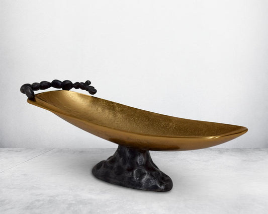 This oval aluminium bowl finished in gold & grey brings a rich contemporary look to your living or dining room . It is perfect for serving appetisers & starters making the presentation very stylish.