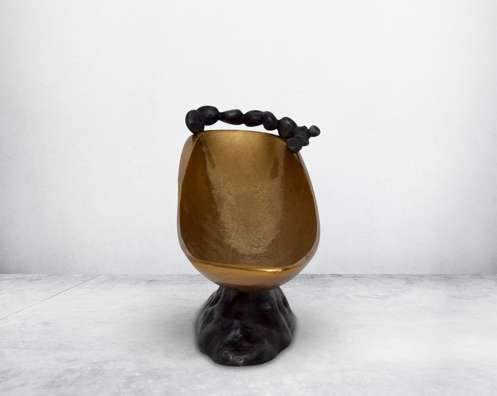 This oval aluminium bowl finished in gold & grey brings a rich contemporary look to your living or dining room . It is perfect for serving appetisers & starters making the presentation very stylish.