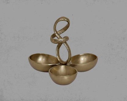 This attractive gold-finished aluminum tri bowl makes for a perfect serving for any occasion.