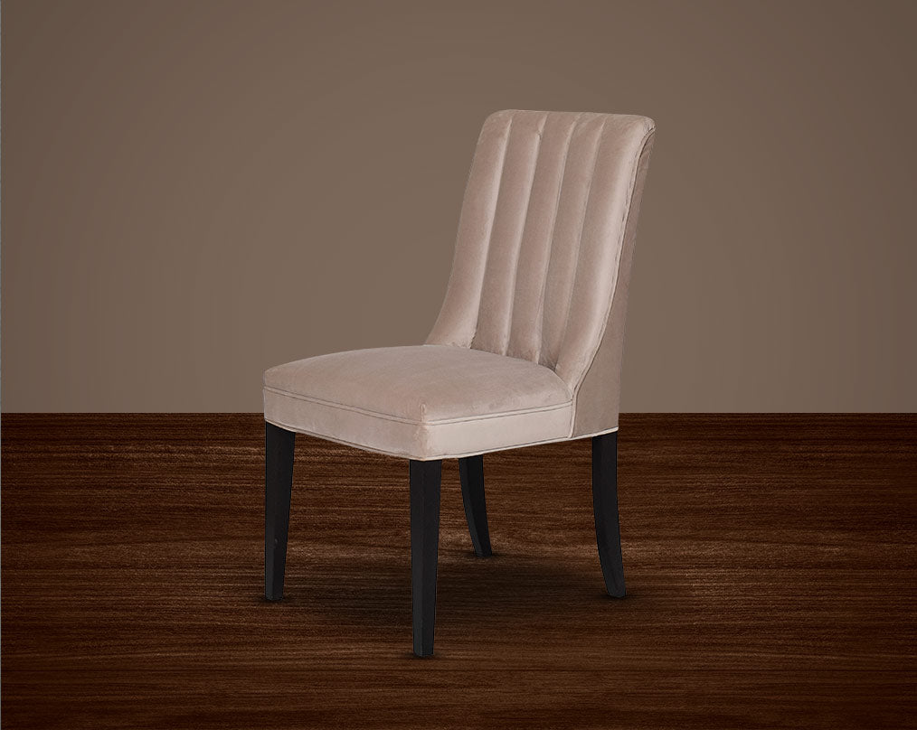 This quilted backrest dining chair in velvet fabric exudes timeless comfort and sophisticated beauty. The frame is constructed of solid wood to ensure lasting strength and stability. Perfect for a casual or formal dinner soirée.