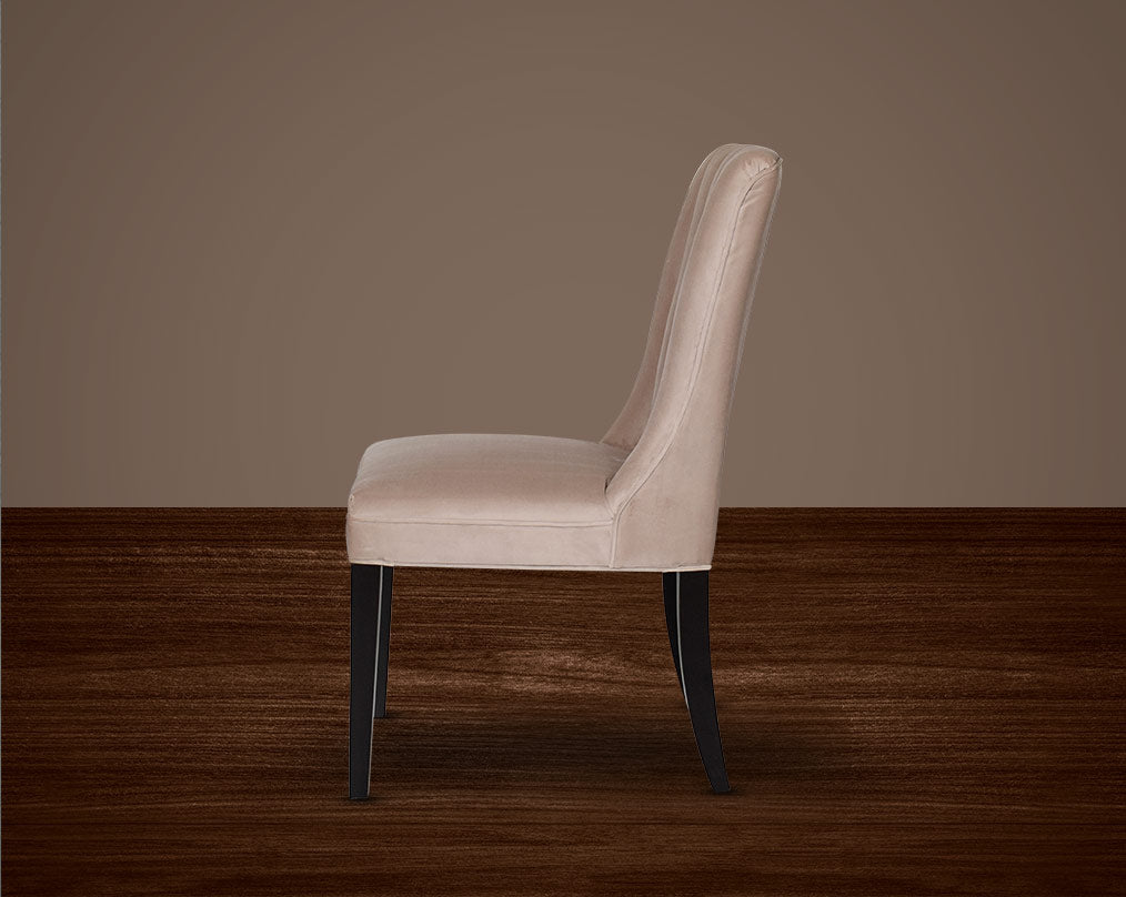 This quilted backrest dining chair in velvet fabric exudes timeless comfort and sophisticated beauty. The frame is constructed of solid wood to ensure lasting strength and stability. Perfect for a casual or formal dinner soirée.