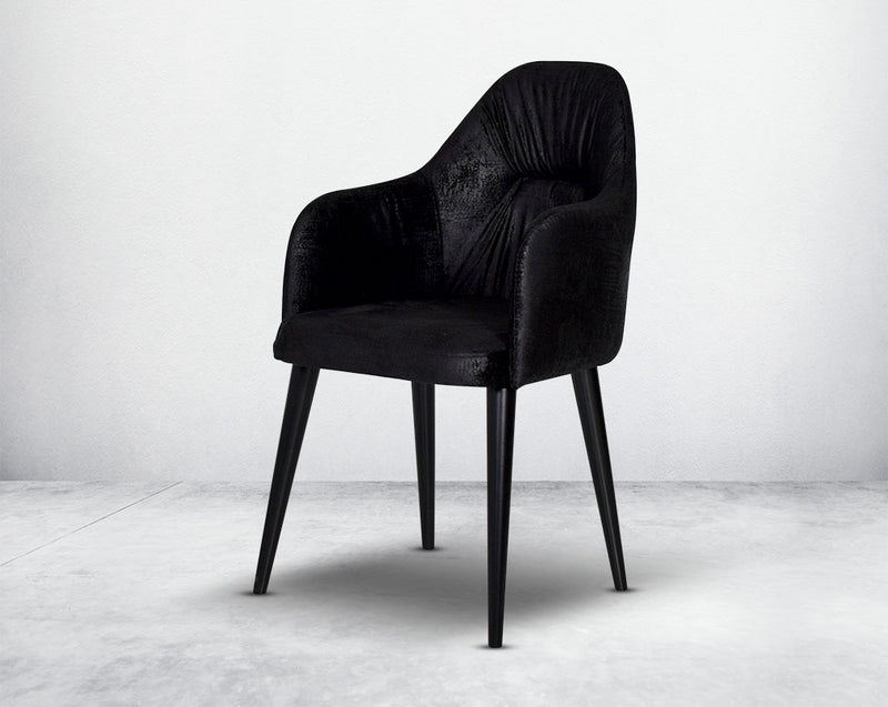 Dining chair upholstered in fabric with legs in wood.