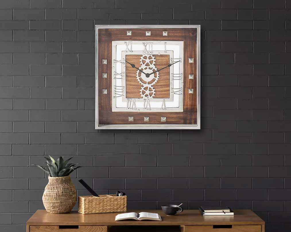 Square wall clock in aluminium and wood in natural finish with roman numerals with wall and wooden table